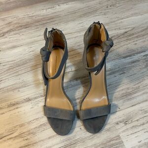 Excellent Condition | Gray suede/nubuck Sandal | 3-1/2 inch heel